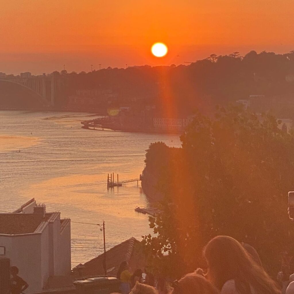 Sonnenuntergang auf der Dachterrasse