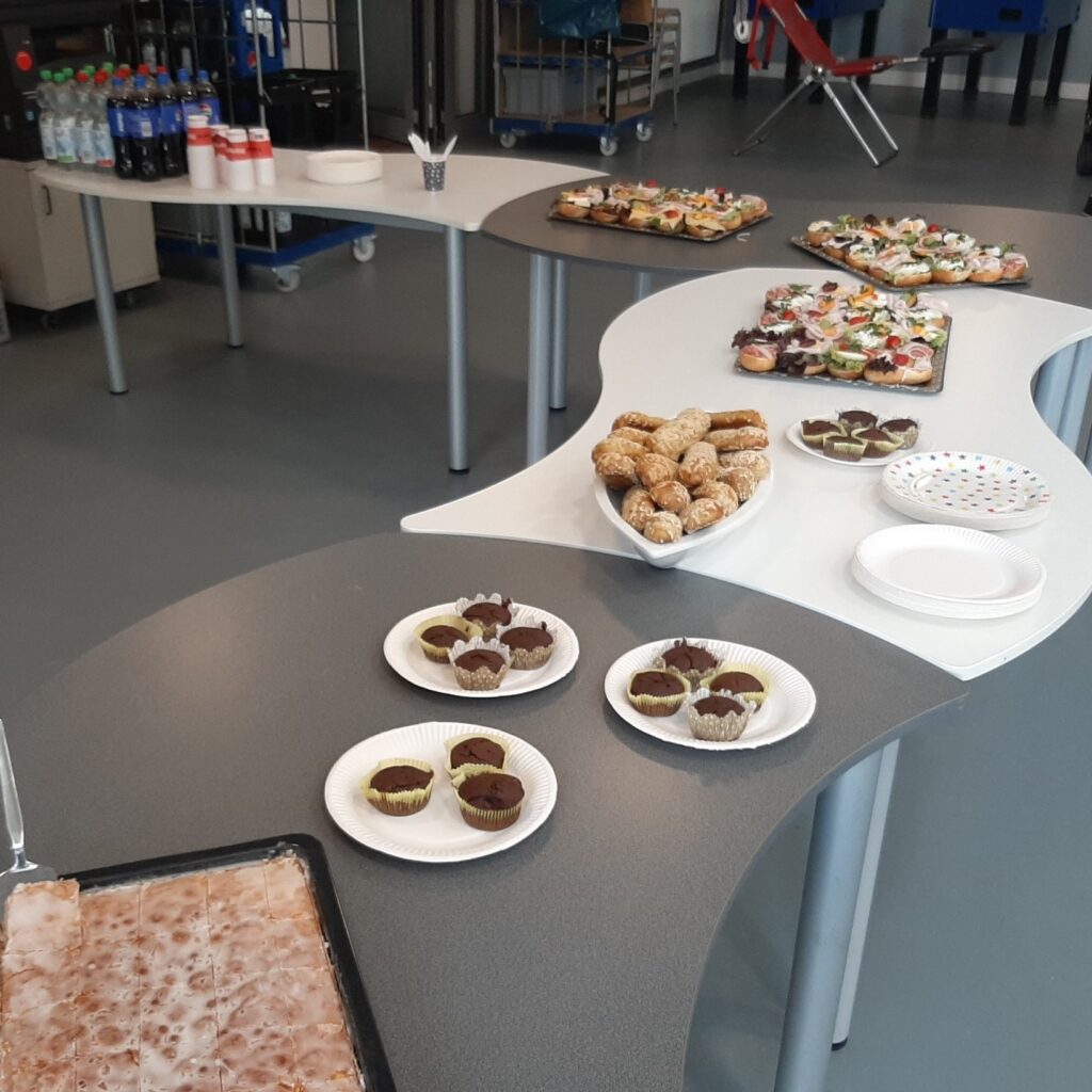 Buffet nach der Blutspendeaktion organisiert von Schülern der HLA
