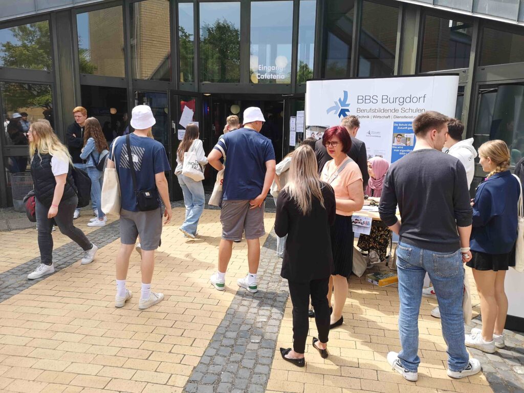 Campus Messe 2024 InfoPoint Schulhof