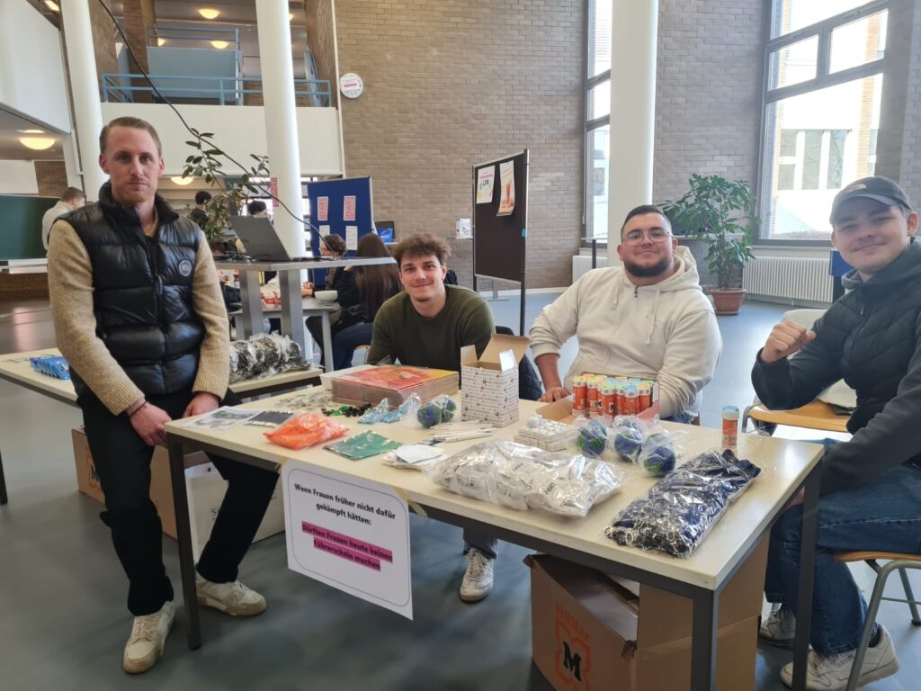 Schüler verteilen giveaway