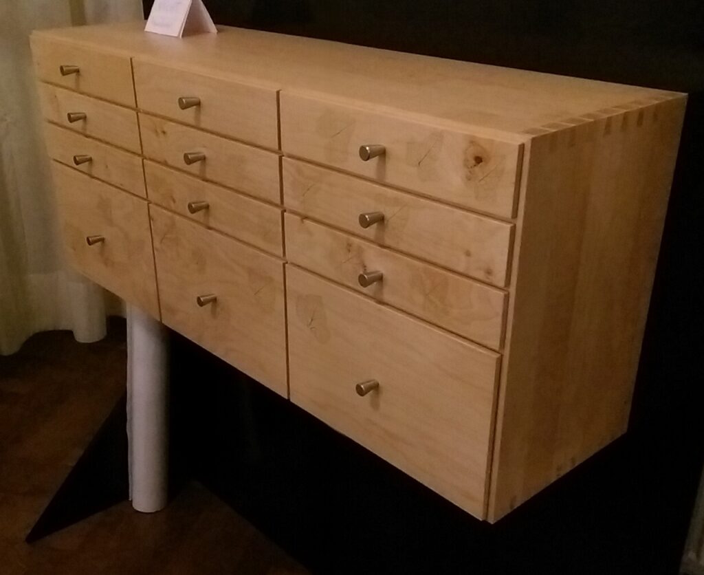 Saatgutschrank in Erle, zweitplaziert im Wettbewerb `Die gute Form`, Arbeit von Herrn Joel Jost